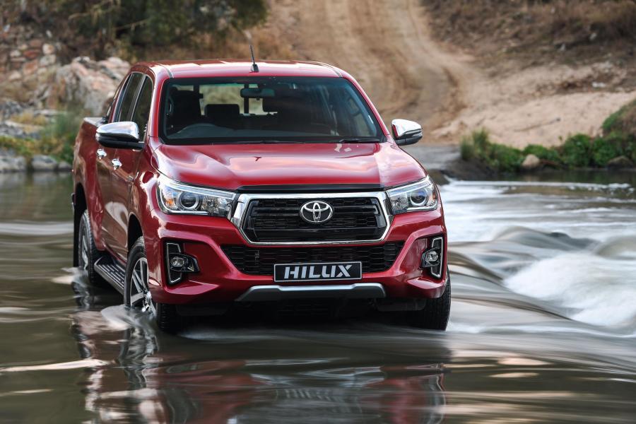  Toyota Hilux 4x4 Raider Double Cab 2018 года  (ZA) (фото 35 из 40)